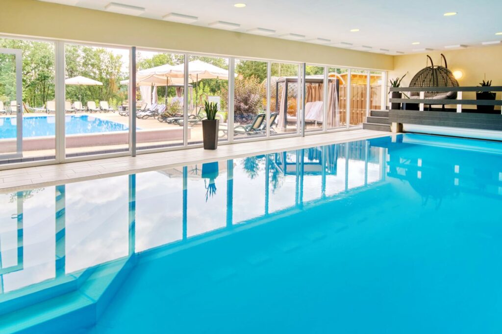 Innen- und Außenpool des Aktiv & Vital Hotel Thüringen