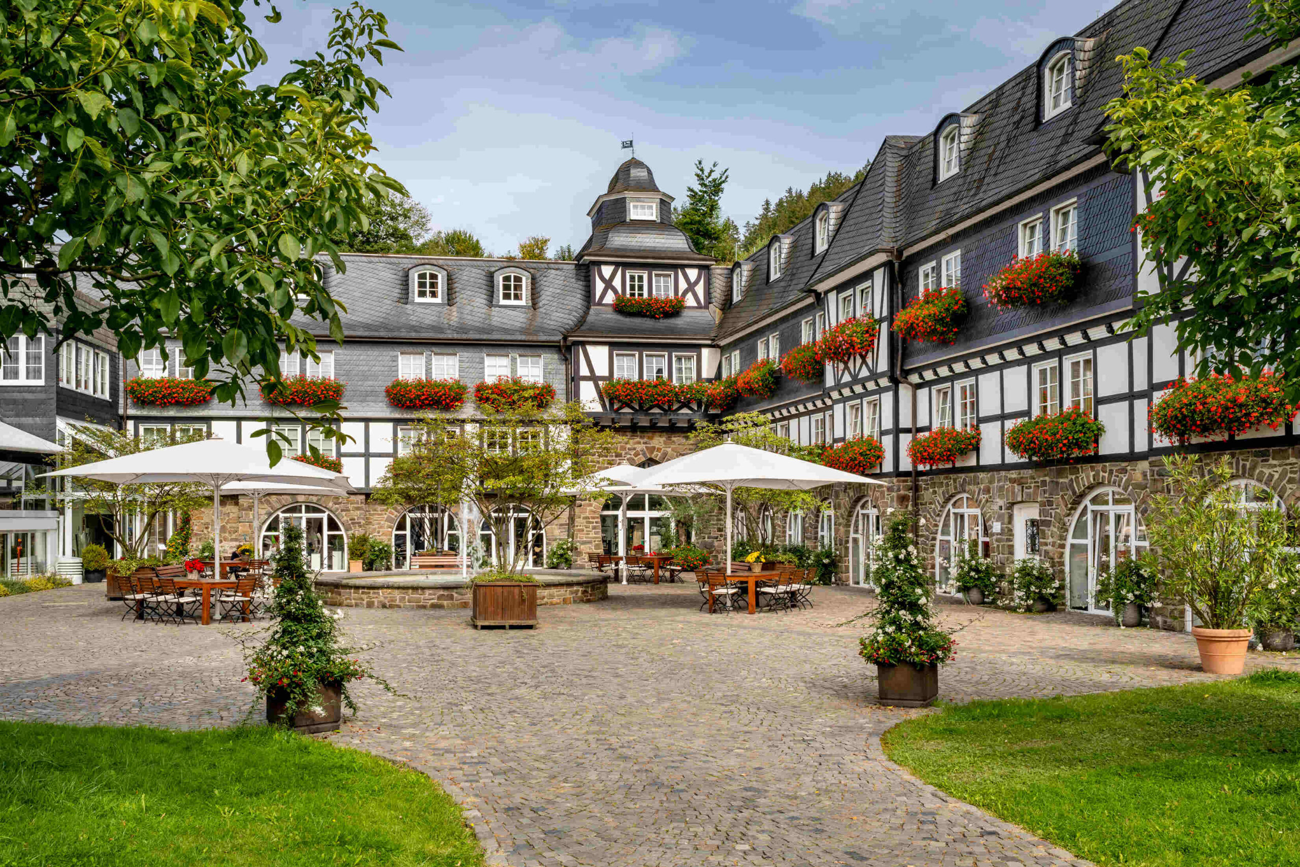 hotel deimann von außen im schönen schmallenberg