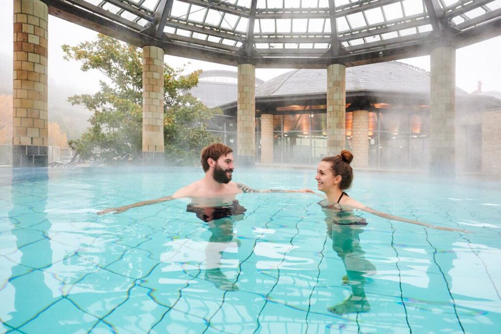 Zwei Badende in den crucenia thermen Bad Kreuznach, Rheinland-Pfalz