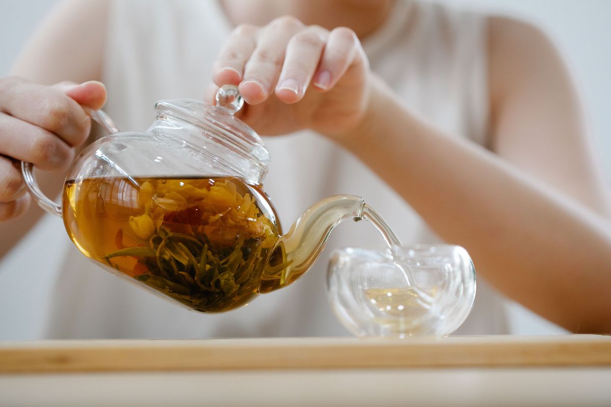 Kräutertee während des Basenfastens