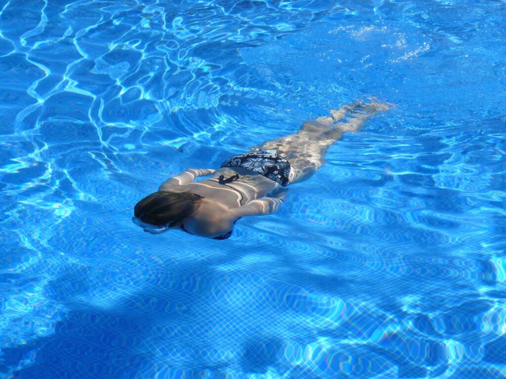 Schwimmen kräftigt den ganzen Körper und ist nahezu schmerzfrei
