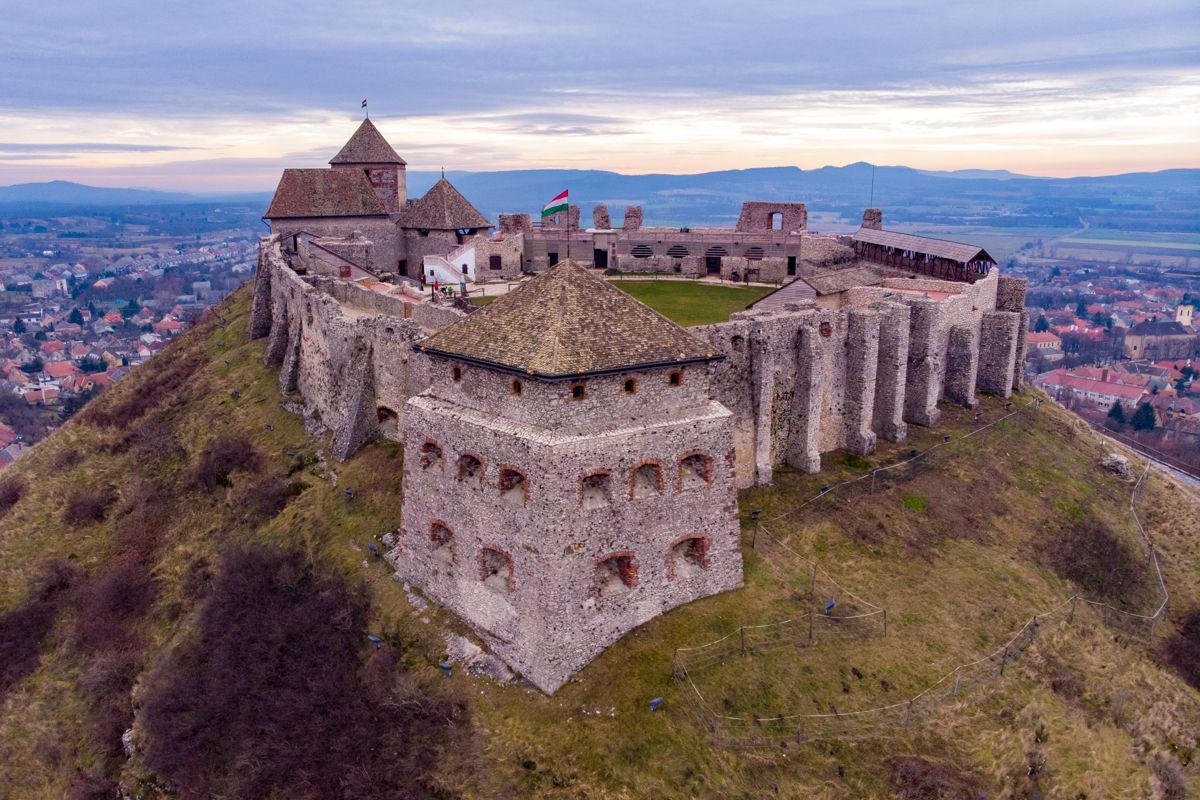 Luftbild von der Burg Sümeg in der Balaton Region, Ungarn