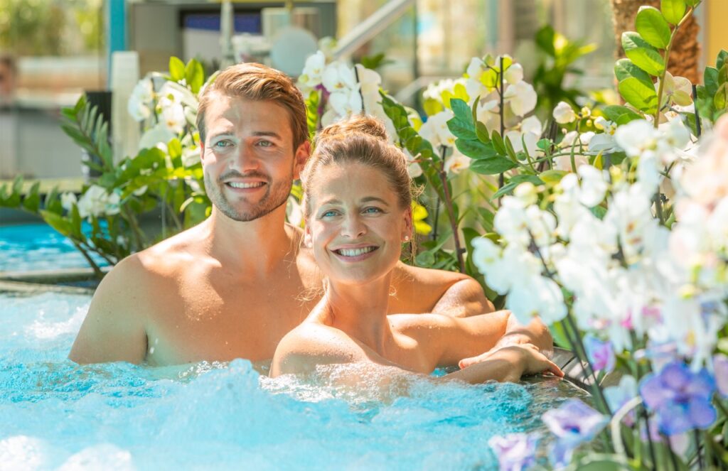 Paar im Vitalbad der THERME Bad Wörishofen