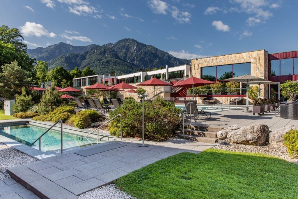 Rupertus Therme in Bad Reichenhall mit Bergkulisse