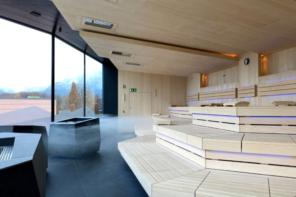 Sauna mit herrlichem Bergblick in der Rupertus Therme in Bad Reichenhall